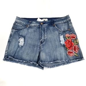 Zenobia Embroidered Floral Raw Edge Hem Jean Shorts Size 2X